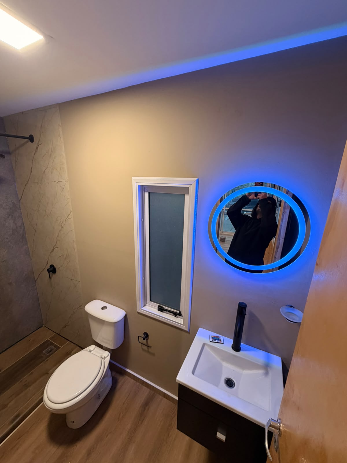 Baño terminado del módulo entregado